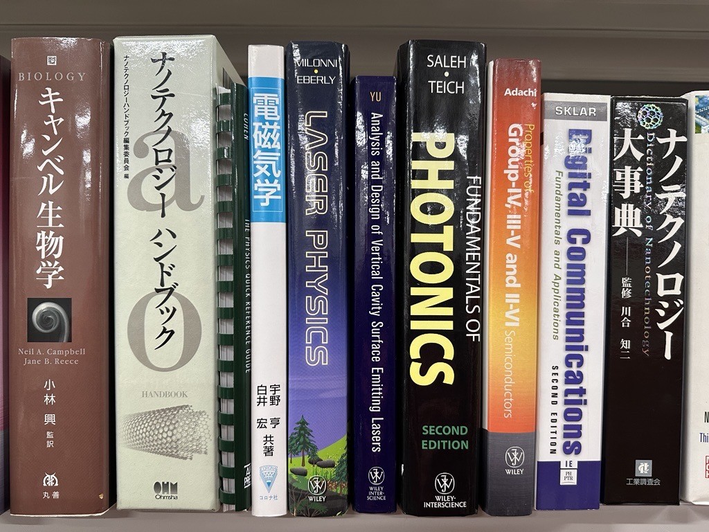 草津市の大学研究室にて理工学系専門書を出張査定-1